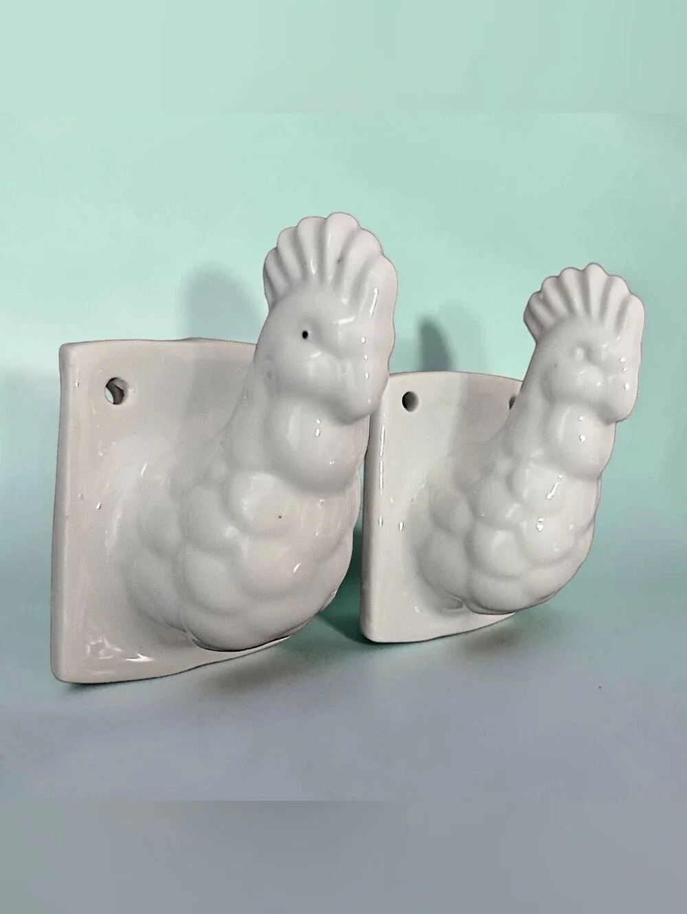 2 Vtg Rooster Wall Hooks Ceramic White Farmhouse Chicken Coat Hat Towel Rustic